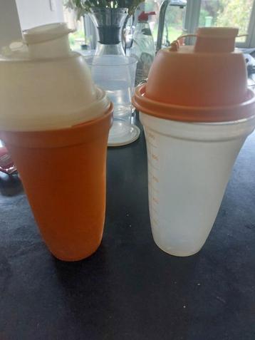 2 shakers 