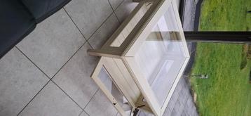 Salontafel 90 x 90  beschikbaar voor biedingen