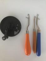 Haken en machientje vr smyrnatapijten te maken., Ophalen, Zo goed als nieuw