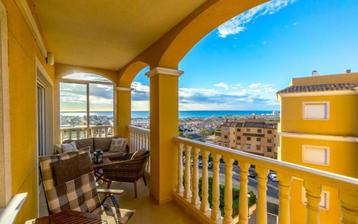 Penthouse avec vue sur la mer, terrasse sur le toit et garag