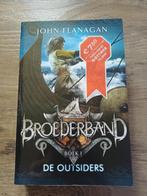 De outsiders - John Flanagan (Broederband boek 1), Gelezen, John Flanagan, Ophalen of Verzenden, Fictie