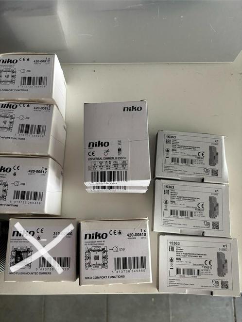Schneider IC60a, niko dimmer, schneider impuls en astroklok, Doe-het-zelf en Bouw, Elektriciteit en Kabels, Ophalen