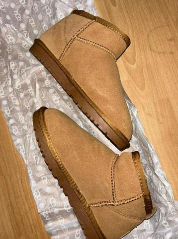 Ugg taille 38 jamais porte neuf beschikbaar voor biedingen