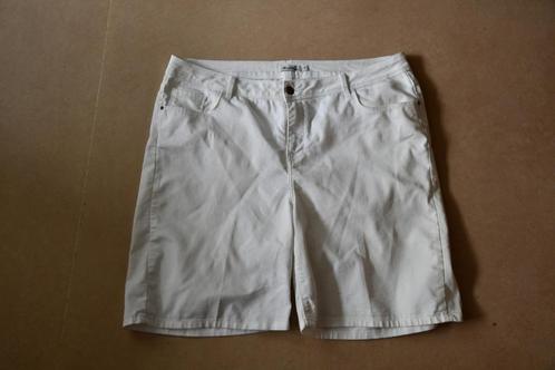 Witte damesshort Miss Etam - maat 48, Kleding | Dames, Broeken en Pantalons, Zo goed als nieuw, Maat 46/48 (XL) of groter, Wit