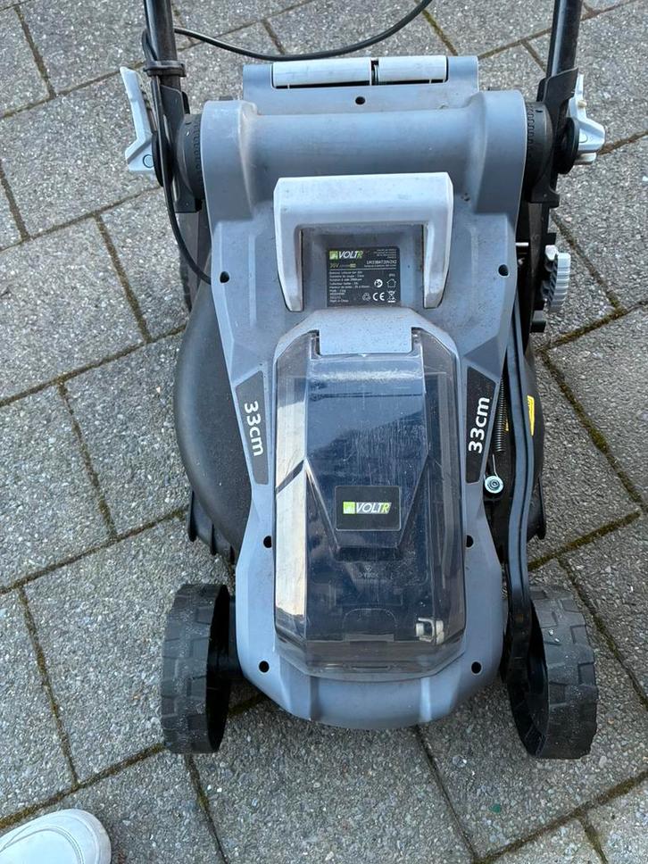 VOLTR Grasmaaier 2 accu’s + oplaadstation, Tuin en Terras, Grasmaaiers, Gebruikt, Accu-grasmaaier, 30 t/m 39 cm, Opvangbak, Ophalen