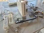 nintendo wii + controller + nunchuk + fit board + spelletjes, Ophalen, Zo goed als nieuw, Met 1 controller, Met games