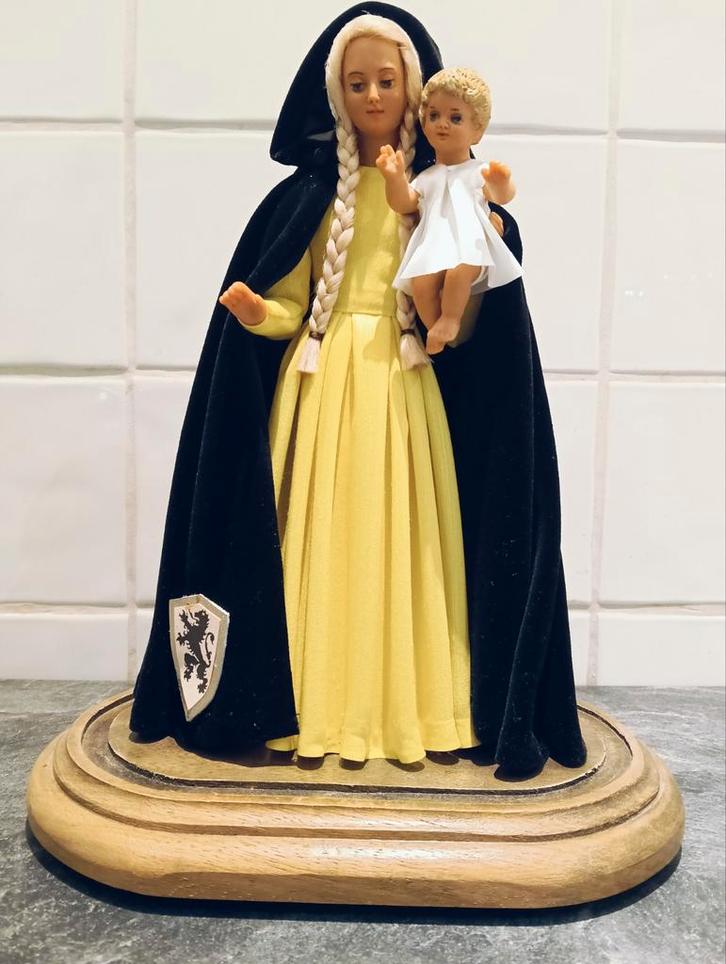 Glazen stolp met wassen OLV van Vlaanderen van de klarissen, Antiek en Kunst, Antiek | Religieuze voorwerpen, Ophalen