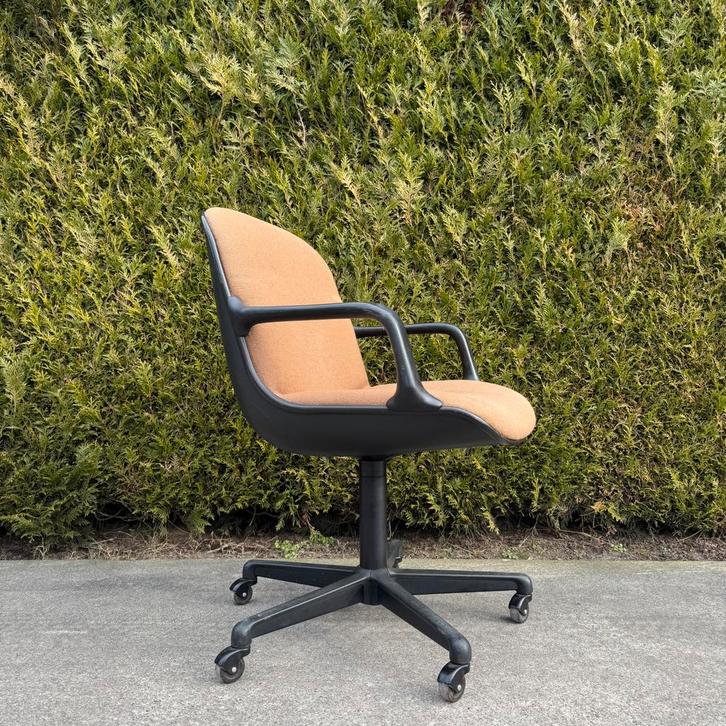 Charles Pollock - Bureaustoel - Comforto, Huis en Inrichting, Bureaustoelen, Zo goed als nieuw, Bureaustoel, Zwart, Ophalen