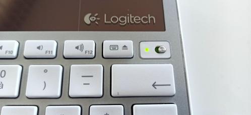 Logitech draadloos zonnenergie toetsenbord K760 (nieuwstaat), Computers en Software, Toetsenborden, Zo goed als nieuw, Azerty