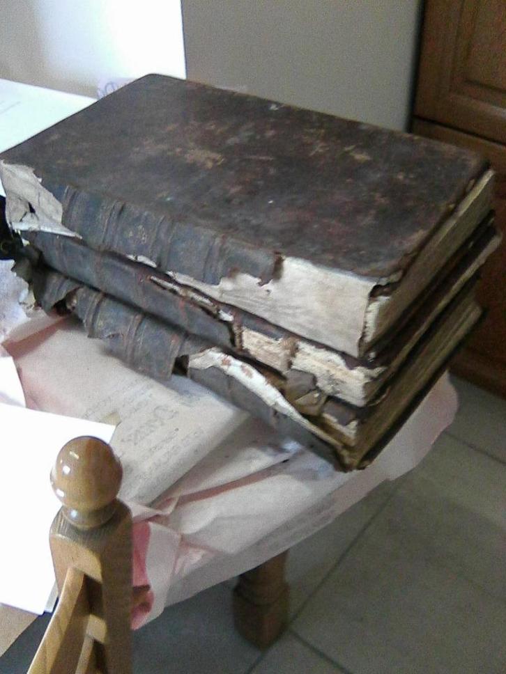 329 jaar oude franstalige le grand dictionaire,3/4 laatste, Antiek en Kunst, Antiek | Boeken en Manuscripten, Ophalen