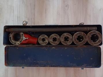 Filière manuelle à têtes interchangeables beschikbaar voor biedingen