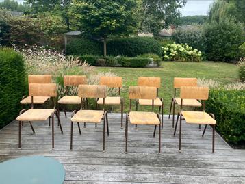 20 industriële schoolstoelen beschikbaar voor biedingen