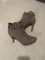 Gesloten pump m39, Ophalen, Pumps, Beige, Gedragen