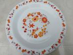 6 assiettes vintage de la marque arcopal plus 5 tasses, Antiquités & Art, Antiquités | Services (vaisselle) pièces, Enlèvement