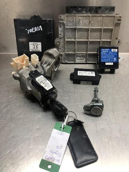 COMPUTER CONTACTSLOT Toyota iQ (8966174060|2120005410), Auto-onderdelen, Elektronica en Kabels, Toyota, Gebruikt