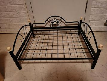 Lit, panier pour chien beschikbaar voor biedingen