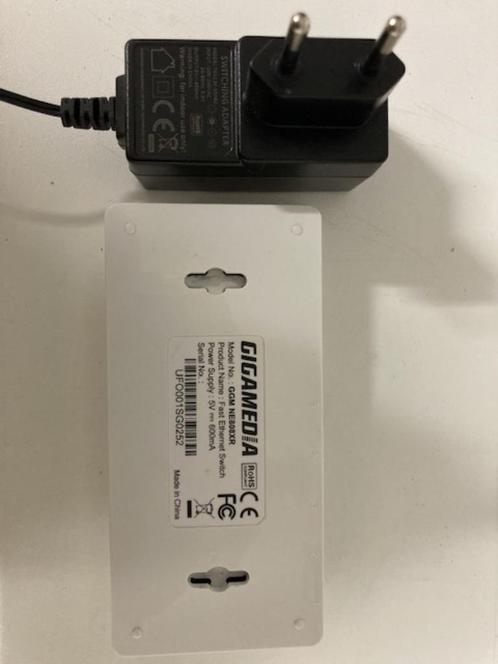Switch 8 poorten ethernet 10/100Mbps GIGAMEDIA, Computers en Software, Netwerk switches, Zo goed als nieuw, Ophalen of Verzenden
