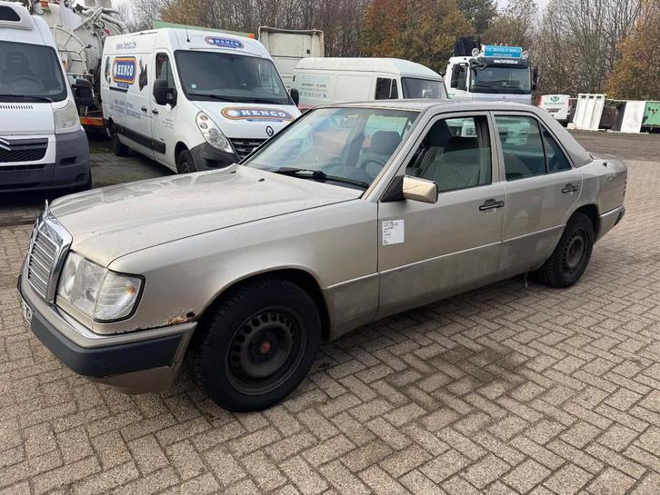 Mercedes-Benz 200-serie *250D-W124* (bj 1993), Auto's, Oldtimers, Bedrijf, Te koop, Mercedes-Benz, Diesel, Berline, Handgeschakeld