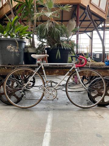 Aluminium koersfiets jaren 90’ - zilveren racefiets, Fietsen en Brommers, Fietsen | Racefietsen, Ophalen, Zo goed als nieuw, Aluminium