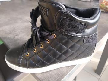 Sneakers Guess beschikbaar voor biedingen