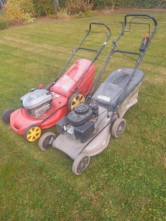 Twee grasmaaiers op benzine, Tuin en Terras, Grasmaaiers, Zo goed als nieuw, Ophalen