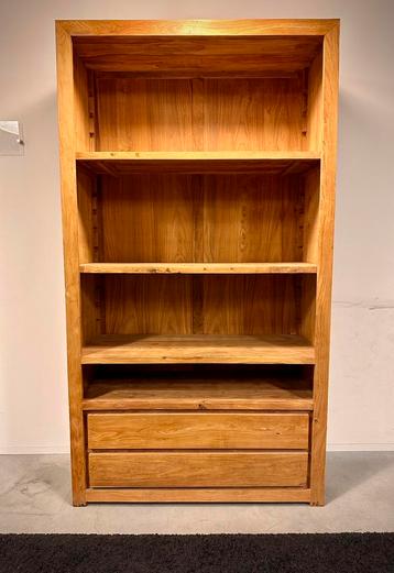 Armoire murale en bois massif (4ex. disponibles).