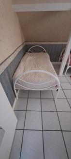 1persoonsbed mét matras, Huis en Inrichting, Slaapkamer | Bedden, Ophalen