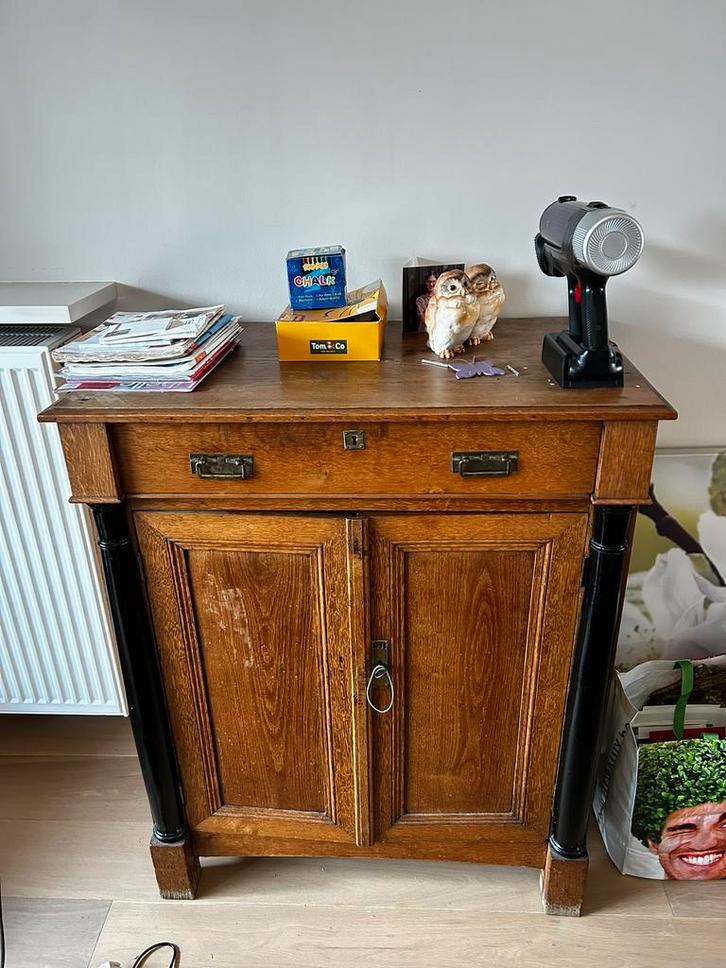 Antiek houten kastje / dressoir, Antiek en Kunst, Antiek | Meubels | Kasten, Ophalen