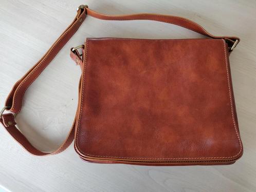 Schoudertas /crossover tas in echt leder, Handtassen en Accessoires, Tassen | Schoudertassen, Nieuw, Ophalen of Verzenden