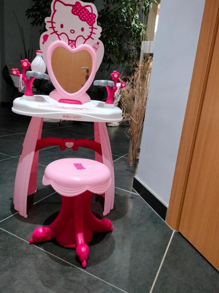 Coiffeuse Hello Kitty, Kinderen en Baby's, Speelgoed | Poppen, Gebruikt, Overige typen, Ophalen