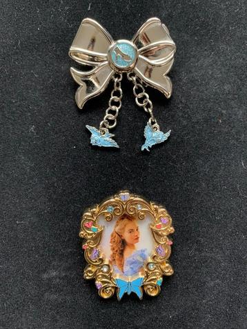 2 pin's Cendrillon DISNEY, Enlèvement ou Envoi, Cendrillon ou Belle, Comme neuf, Autres types