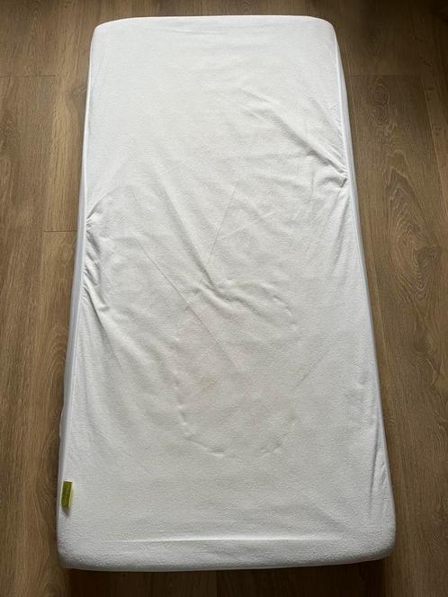 CHILDWOOD matras + beschermhoes, Kinderen en Baby's, Kinderkamer | Beddengoed, Zo goed als nieuw, Ophalen