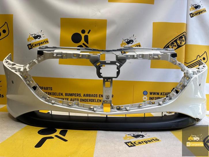Voorbumper Mazda 3 IV Origineel Bumper PDC BCKN-50031 2018-, Auto-onderdelen, Carrosserie, Bumper, Mazda, Voor, Gebruikt