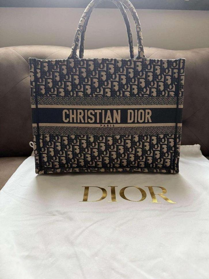 Dior Tote Book Bag XL, Handtassen en Accessoires, Tassen | Damestassen, Nieuw, Blauw, Ophalen of Verzenden
