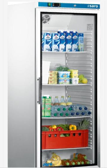 Grote staande frigo met glazen deur