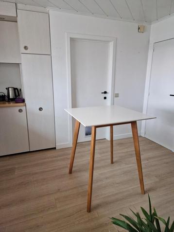 Hoge tafel / statafel / bartafel / eettafel / bureau beschikbaar voor biedingen
