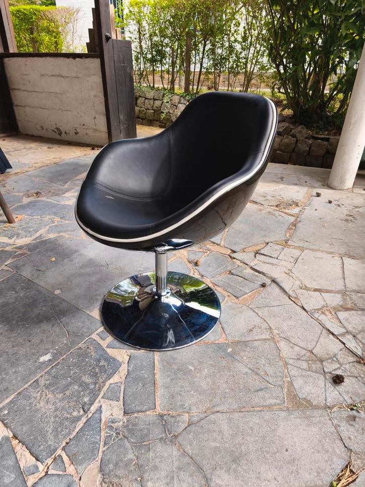 Fauteuil oeuf, Huis en Inrichting, Fauteuils, Gebruikt, Leer, Ophalen