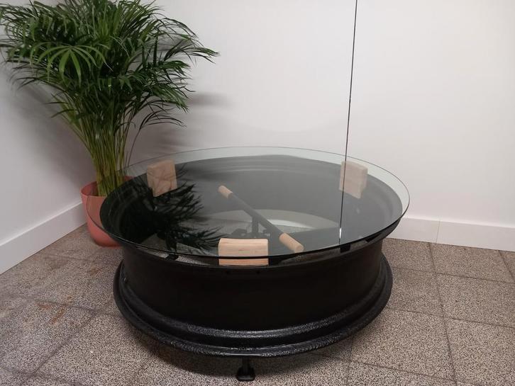 Salontafel gemaakt van een tractorwiel, Huis en Inrichting, Tafels | Salontafels, Zo goed als nieuw, Glas, Ophalen