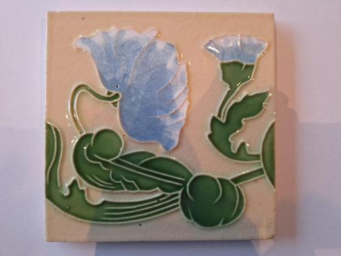 Tegel Hasselts Keramiek: blauwe bloem. Art Nouveau, Antiek en Kunst, Curiosa en Brocante, Ophalen of Verzenden