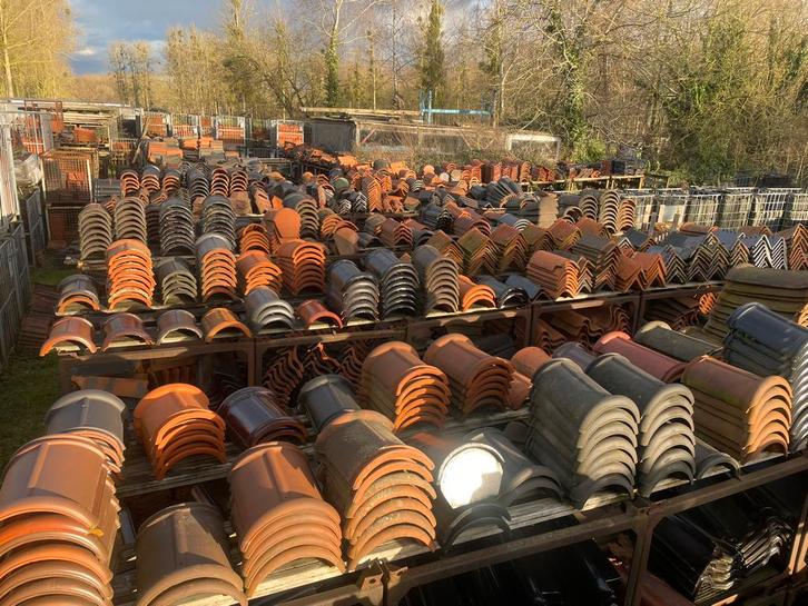 Veel verschillende soorten gevelpannen en  nokpannen, Bricolage & Construction, Tuiles & Revêtements de toit, Tuiles, Enlèvement