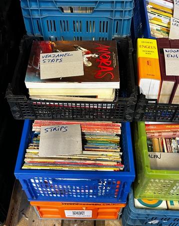 Lot circa 100 strips beschikbaar voor biedingen