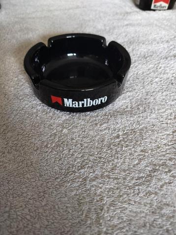 Retro/vintage Grote zwart Marlboro asbak beschikbaar voor biedingen