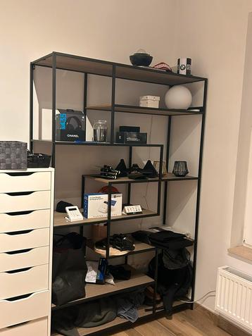 Kast te koop beschikbaar voor biedingen