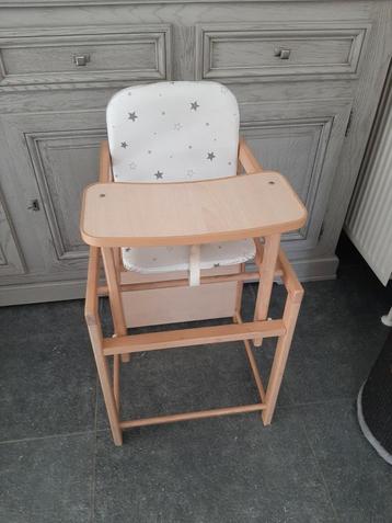 Eetstoel met tafel beschikbaar voor biedingen
