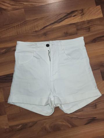 H&M Witte Zomer Short / Kortebroek  Maat is 36 / Spijkerbroe