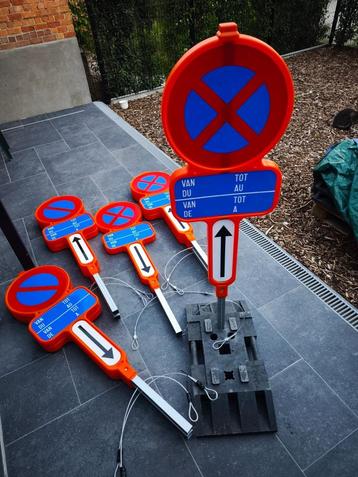 Parkeerverbodsborden te koop beschikbaar voor biedingen