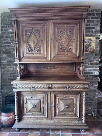 Antieke Mechelse kast beschikbaar voor biedingen