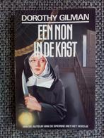 Dorothy Gilman - Een non in de kast (Zwart Beertje 1692), Ophalen of Verzenden, Zo goed als nieuw, Dorothy Gilman