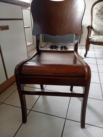 4 vintage stoelen in uitzonderlijk goede staat beschikbaar voor biedingen