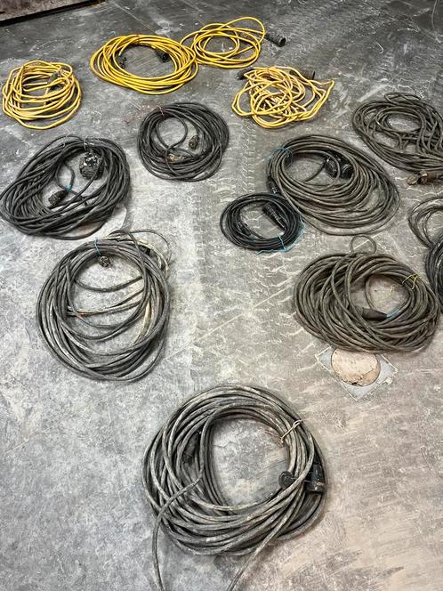 Verlengkabels verschillende lengtes en aansluitingen, Doe-het-zelf en Bouw, Elektriciteit en Kabels, Gebruikt, Ophalen